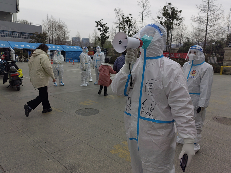 疫情戰(zhàn)役中的逆行者2.jpg